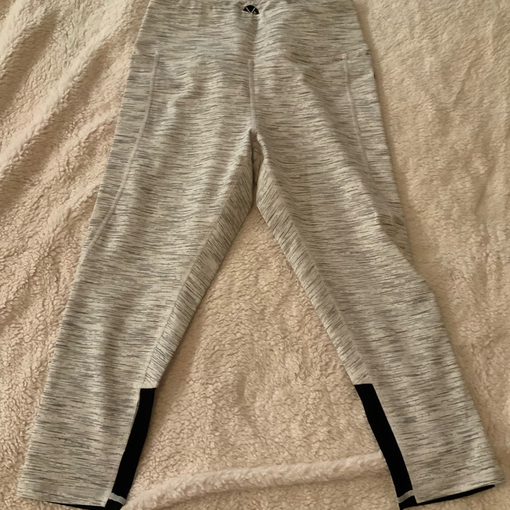 Small - Aptitude Apparel cropped leggings